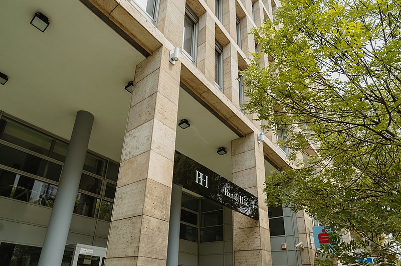 This picture shows the Bartok Haz building in Budapest from the outside.